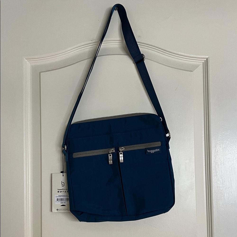 NWT Baggallini Blue Messenger Bag